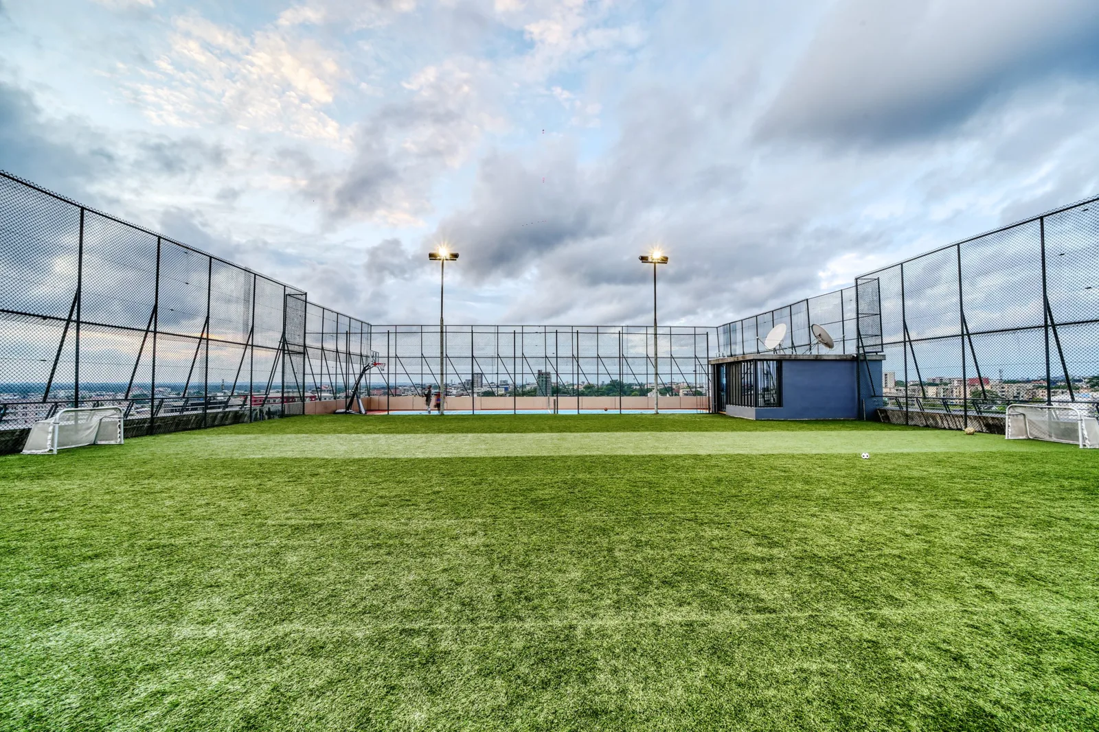 Le terrain de football sur le toit